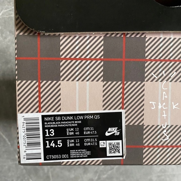 Travis Scott X SB Dunk Low - Picture 9 of 16